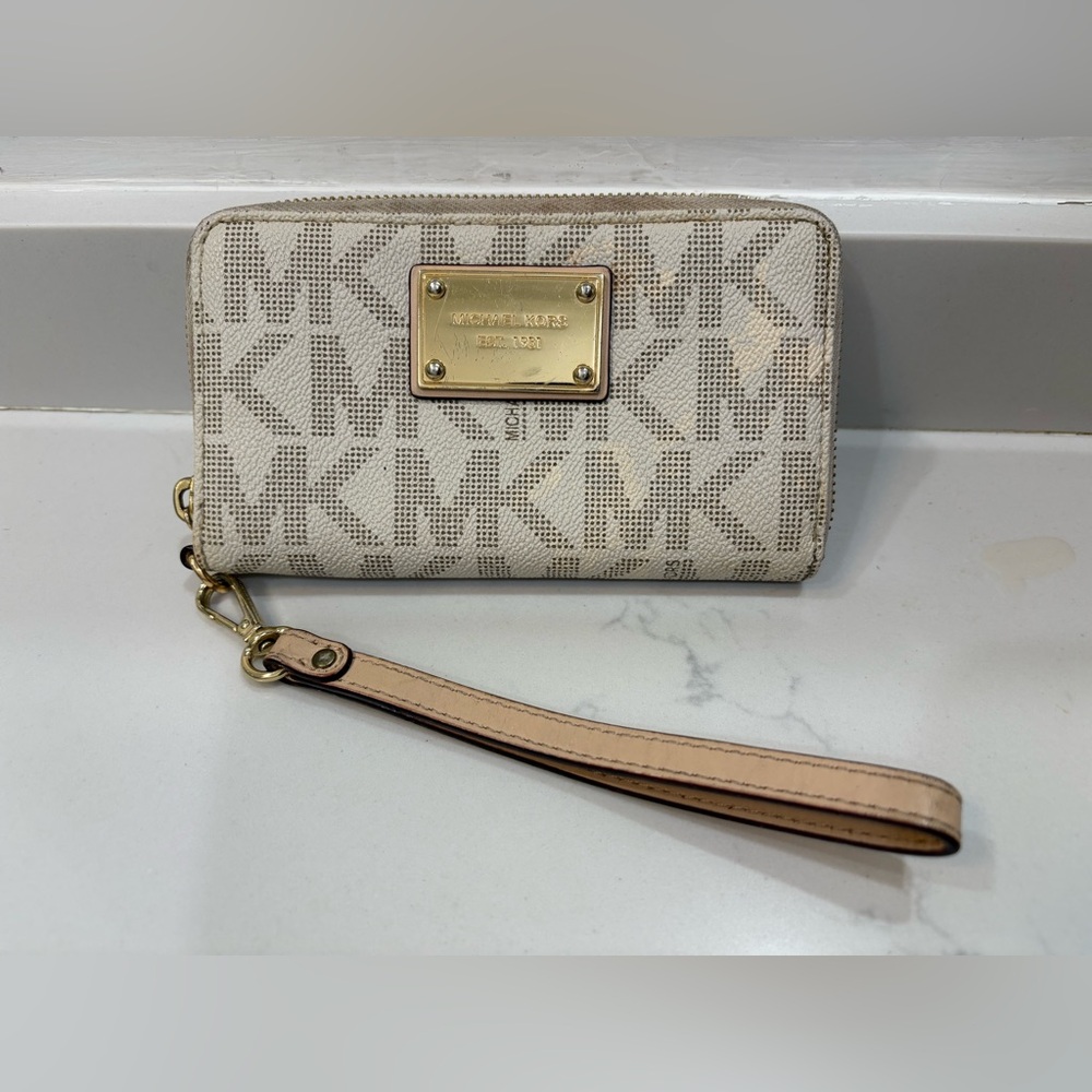 Signature Michael Kors Beige Zip Around Wallet/Wristlet